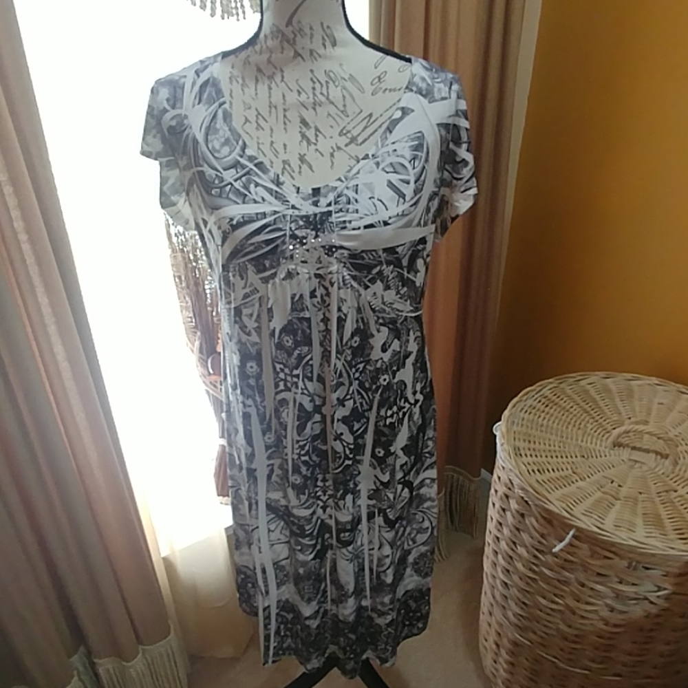 Dress - Picture 2 of 6